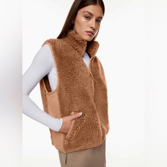 Aritzia Tna Cody Massive Polar Vest - Picture 5 of 11